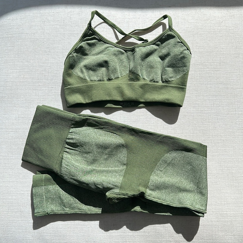 Amazon Sports Bra/Leggings Set